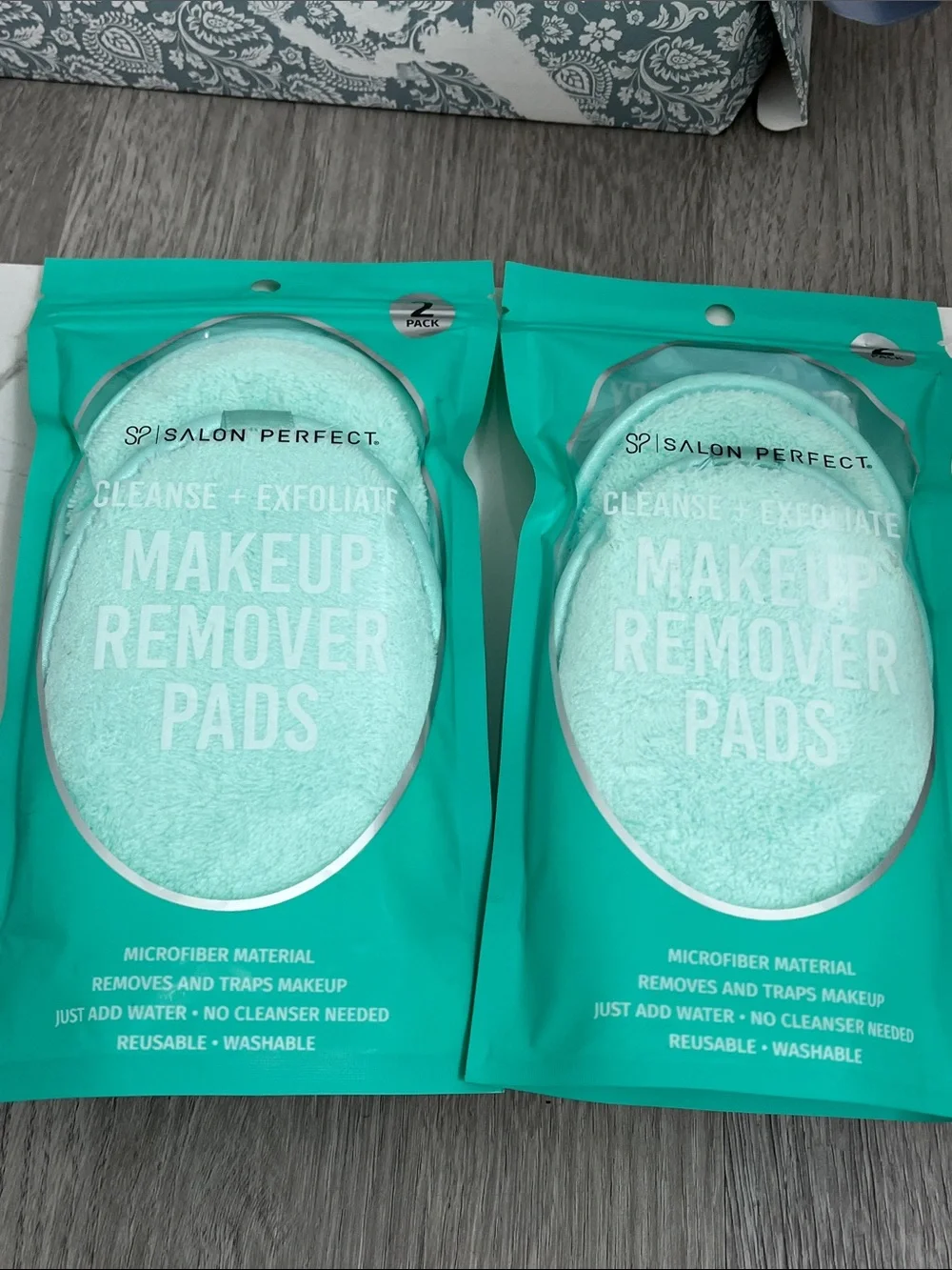 Vince Camuto makeup brushes and makeup remover pads